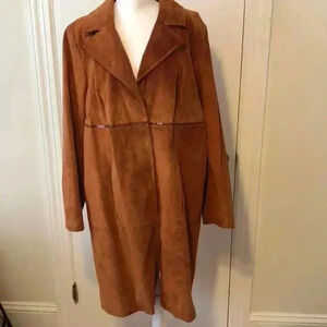 Bradley Bayou suede leather long coat w/ snap closure and open pockets.  Size 1X